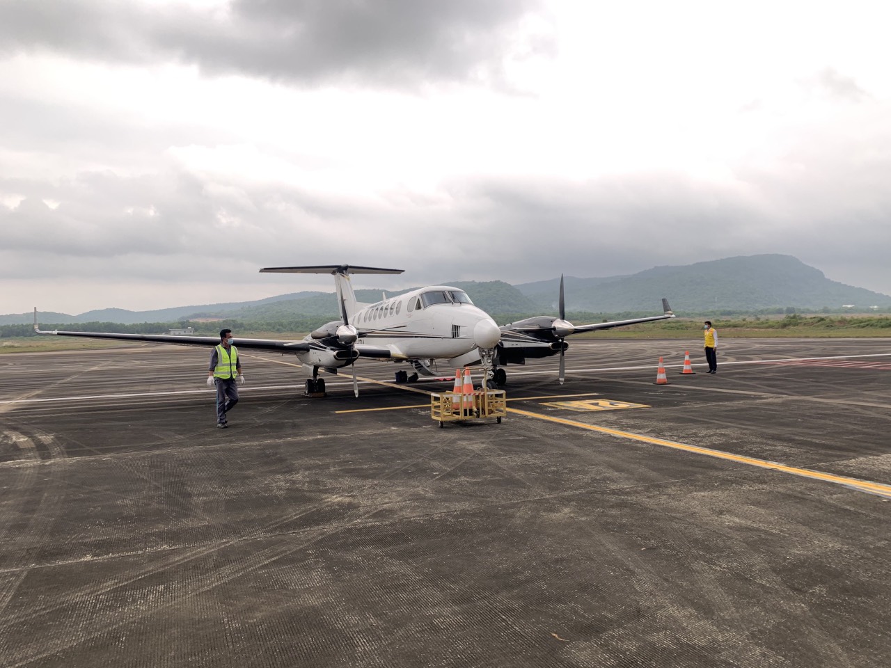 An operated-by-JetVina Beechcraft King Air B300 landed at Phu Quoc Airport (PQC)