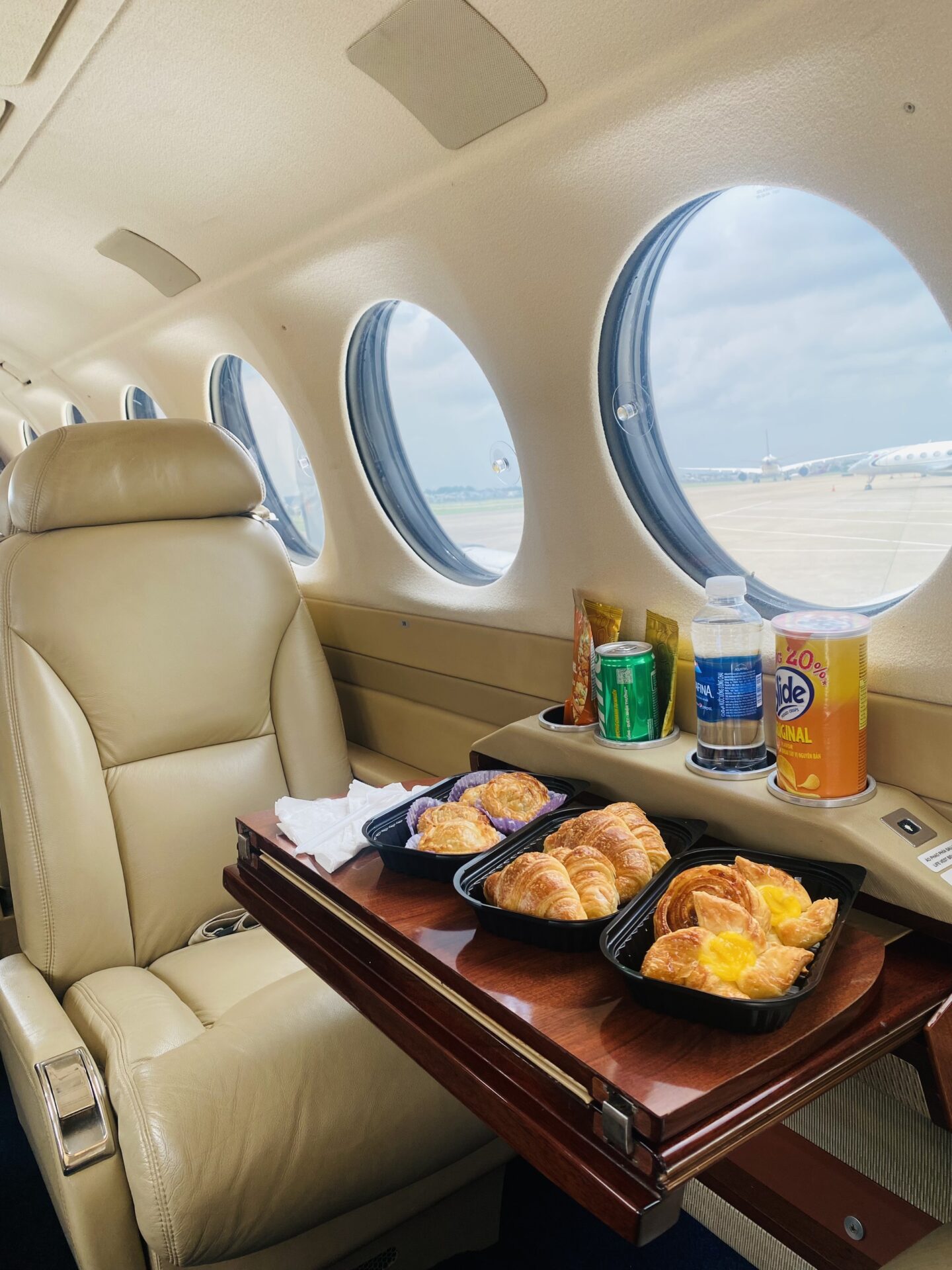 Nội thất bên trong tàu bay King Air 350, JetVina là công ty hàng đầu trong lĩnh vực hàng không tư nhân tại Việt Nam