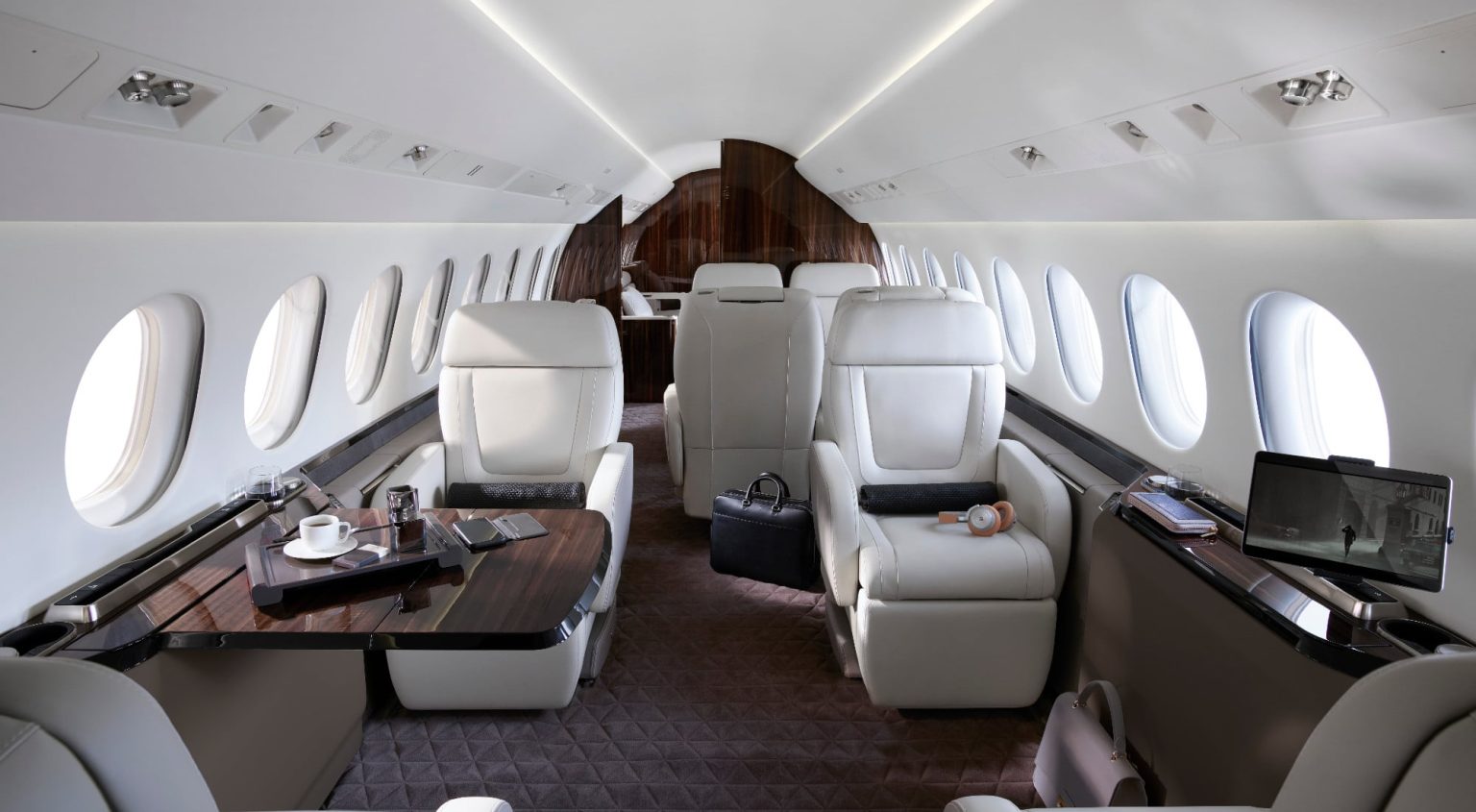 Dassault Falcon 8X – Mẫu Máy Bay Thời Trang, Tiết Kiệm Nhiên Liệu, Giữ Giá Trị Tốt