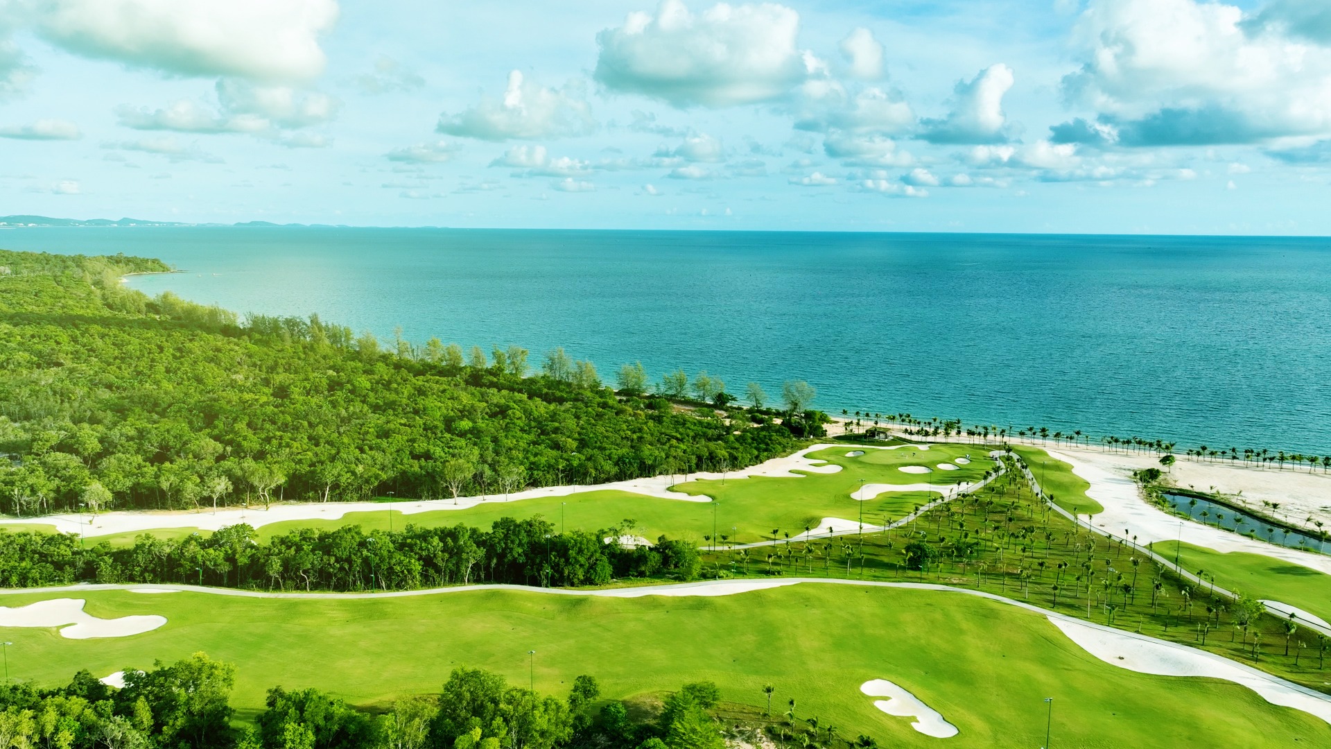 Eschuri Vung Bau Golf Resort is situated in the Vung Bau Eco-Tourism Area on the land of old Fusion Resort Phu Quoc