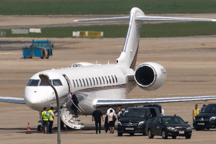 Apple CEO Tim Cook Visit Vietnam On Private Jet G650