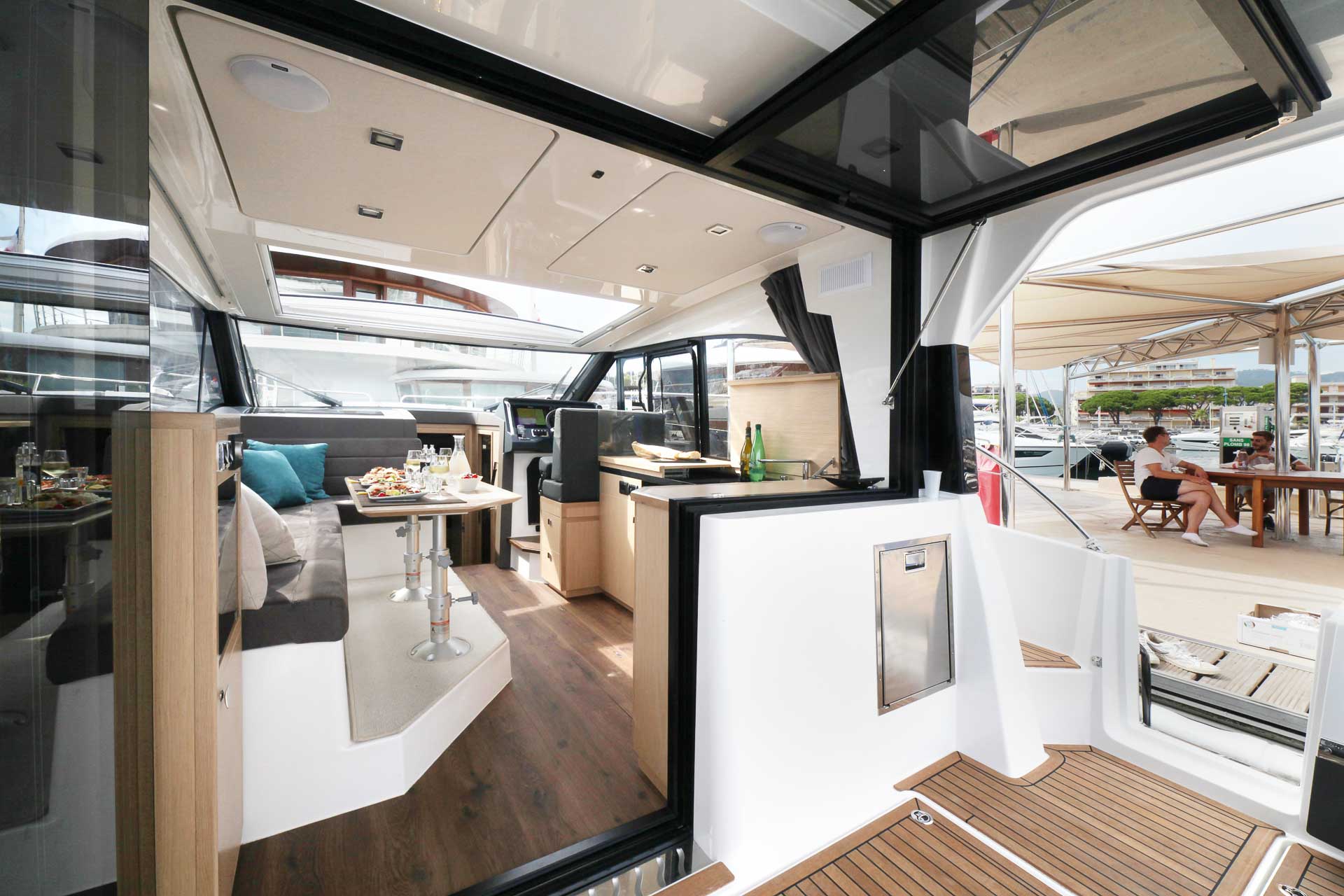 Parker Monaco 110 Fly - Phu Quoc Yacht Charter