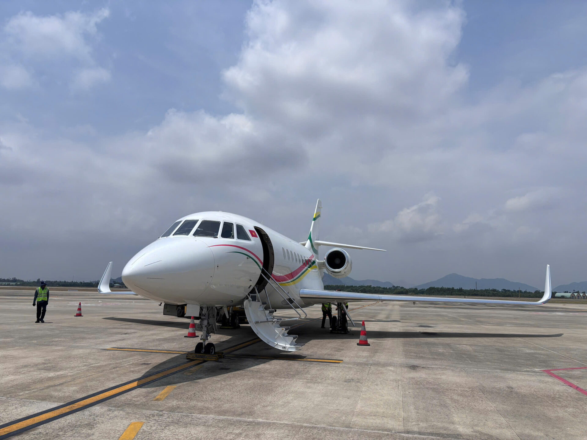 Thuê máy bay riêng, chuyên cơ Việt Nam