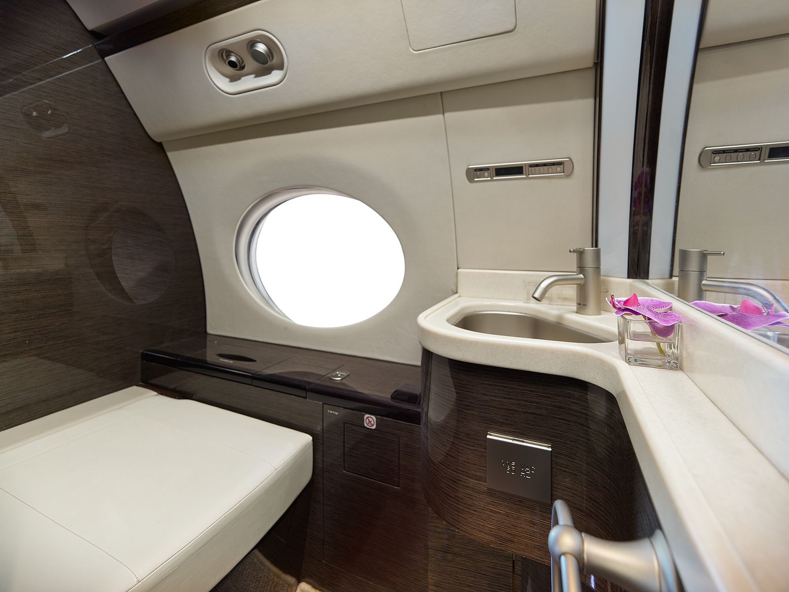 Gulfstream G550 private jet for sale in Vietnam