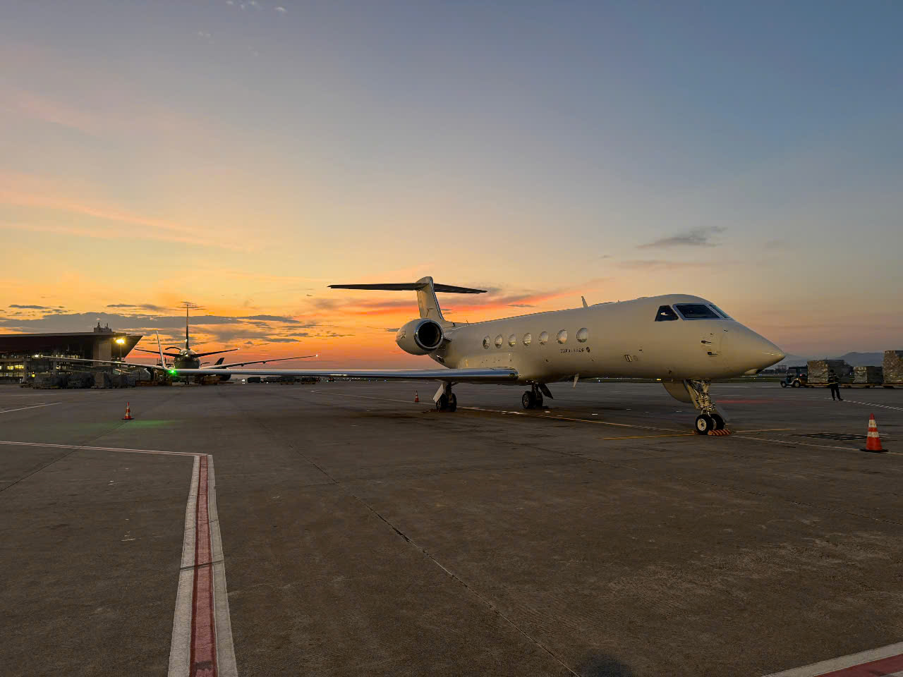 Chuyên Cơ Gulfstream G550 tại cảng hàng không quốc tế Nội Bài, Hà Nội, Việt Nam - Ảnh JetVina